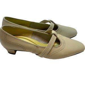 ✨Vintage✨ Cream Charm Step Mary Jane heels